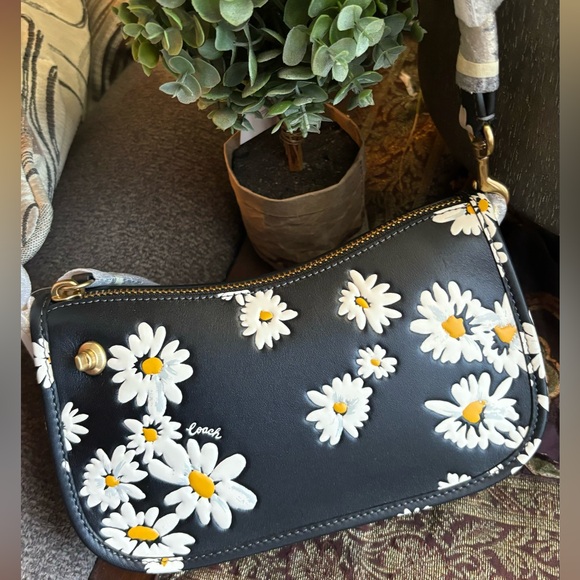 Authentic COACH 1941 Glovetanned Leather turnlock zip closure Crosby/Clu… - Picture 2 of 16